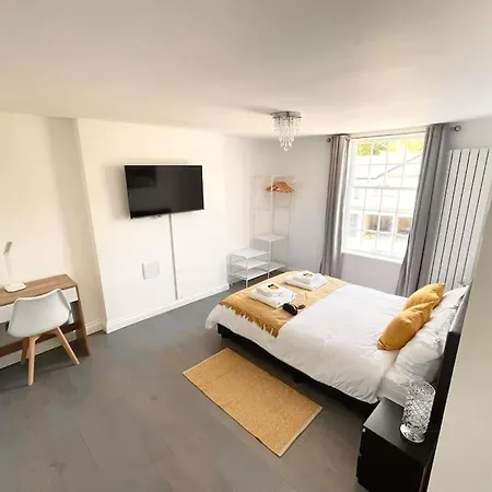 Entire Apartment Hosted By Pius Redhill  Exterior photo
