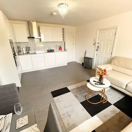 Entire Apartment Hosted By Pius Redhill  Exterior photo
