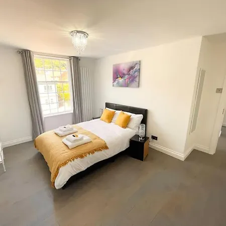 Entire Apartment Hosted By Pius Redhill  Exterior photo